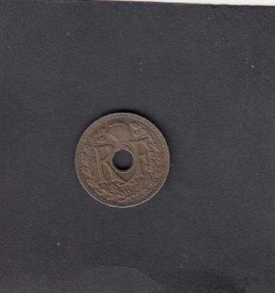 Beschrijving: 10 Centimes HOLE